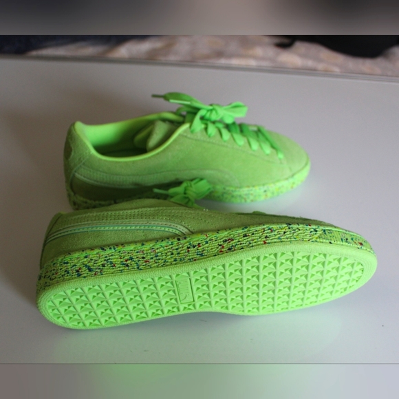 ✨🆕✨ NWOB Puma Suede Shoes for Kids - Picture 3 of 13